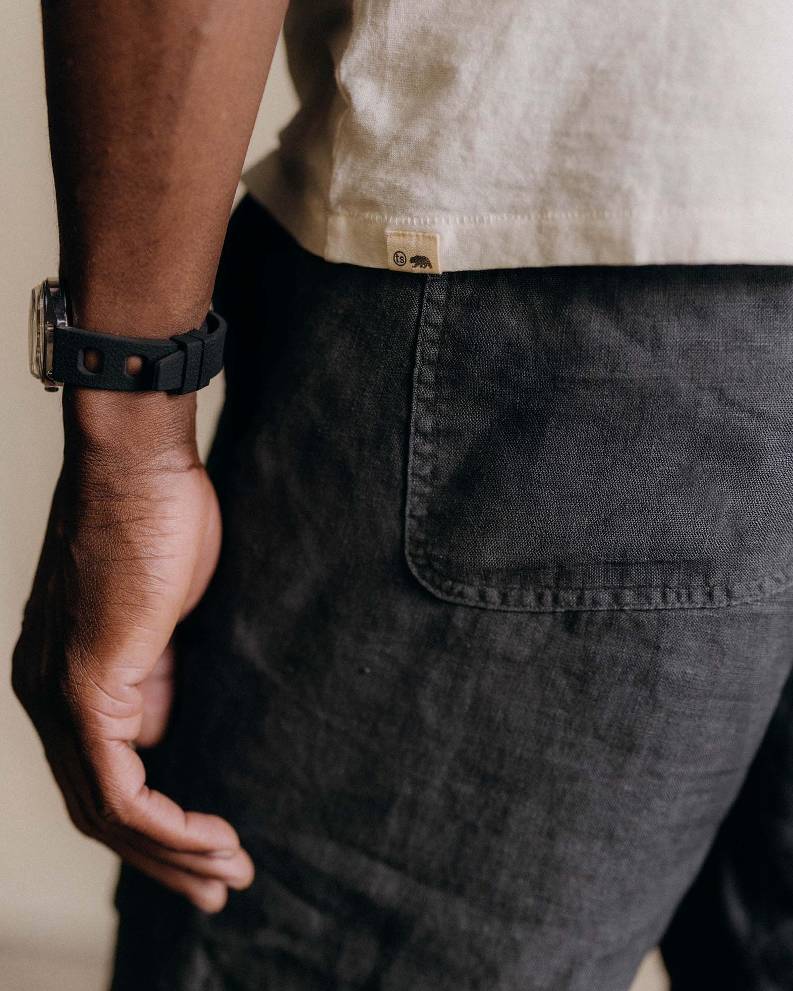 The Apres Short in Faded Black Hemp - Image 4